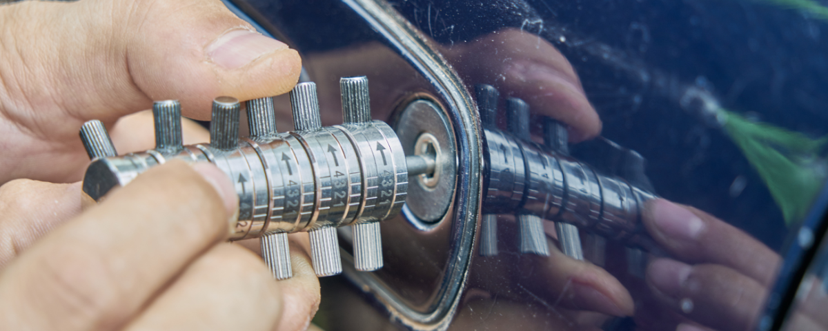 Qué hacer si te dejas las llaves dentro del vehículo en plena calle
